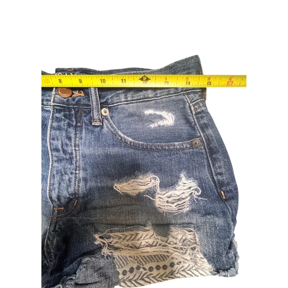 American‎ Eagle Festival Distressed Denim Shorts Blue Patterned Pockets Size 6